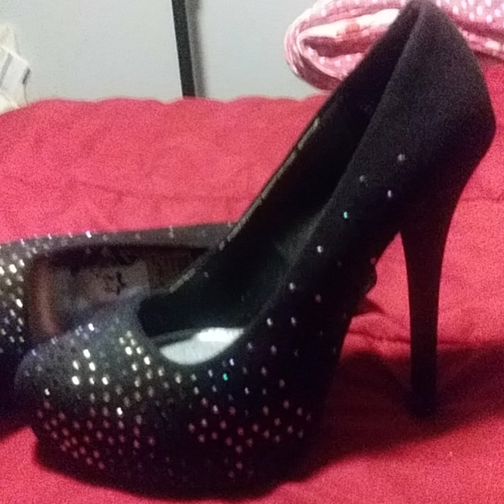 Heels - Picture 2 of 2